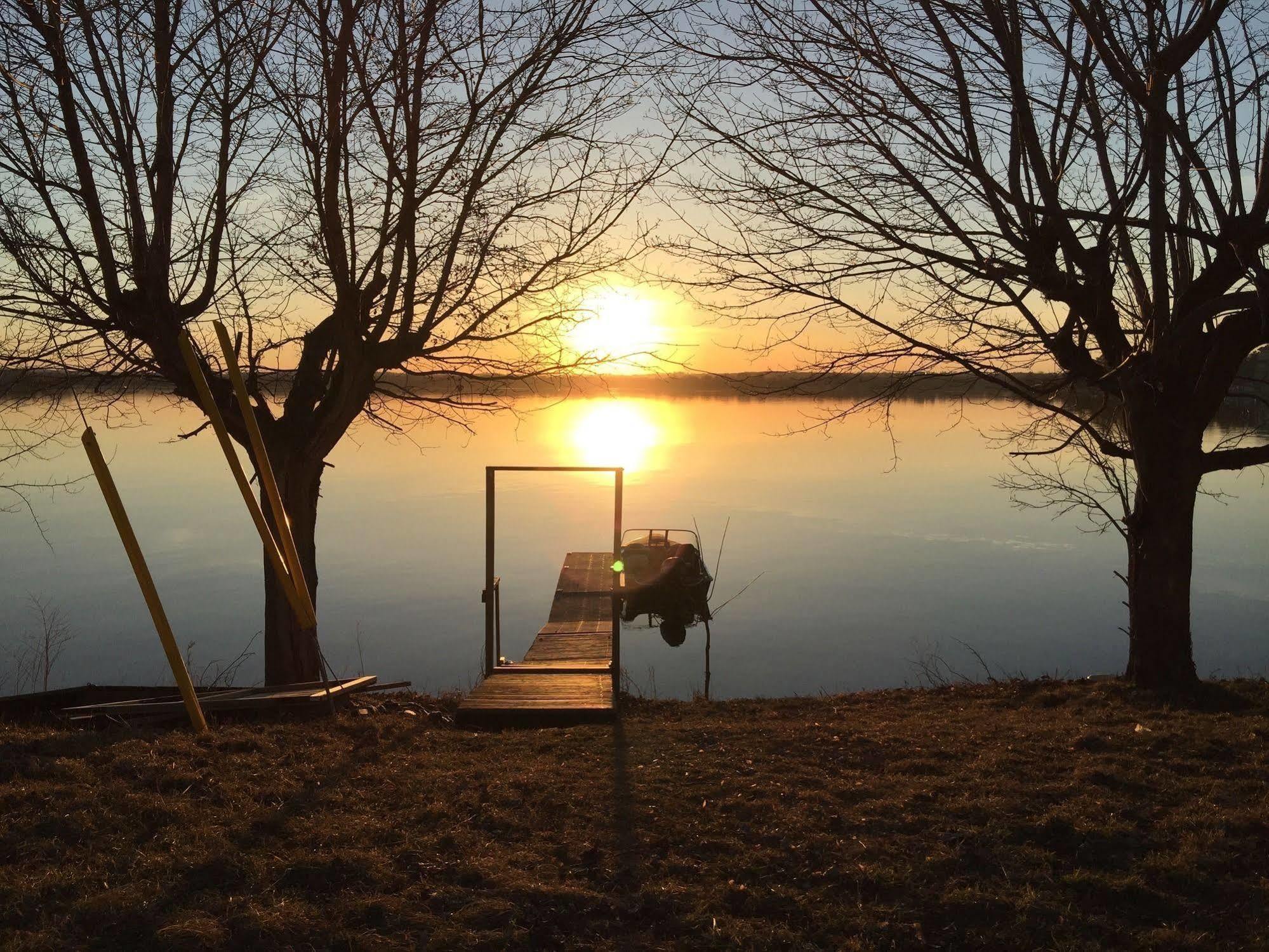 Lakeside Inn Orillia Buitenkant foto